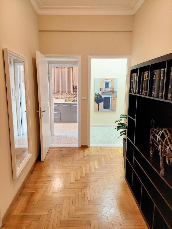 Grand Apartment In Parliament Square アテネ エクステリア 写真
