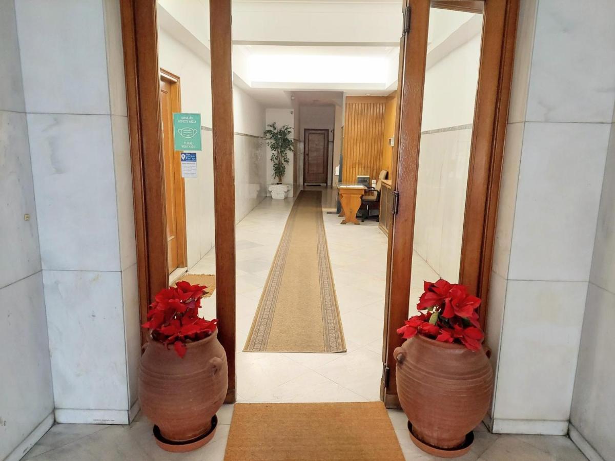Grand Apartment In Parliament Square アテネ エクステリア 写真